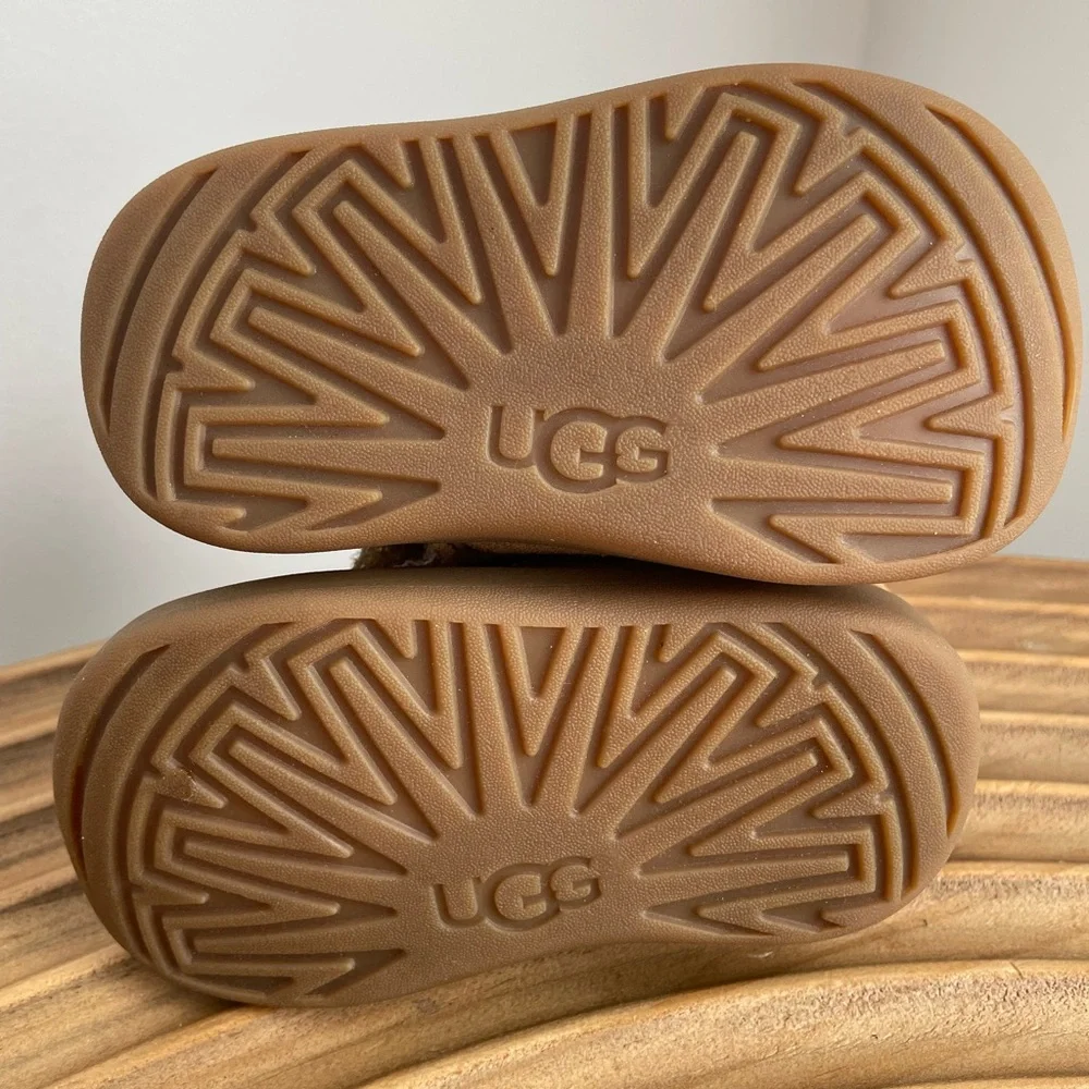 UGG Keelan Toddler Boots – Chestnut – Size 4/5